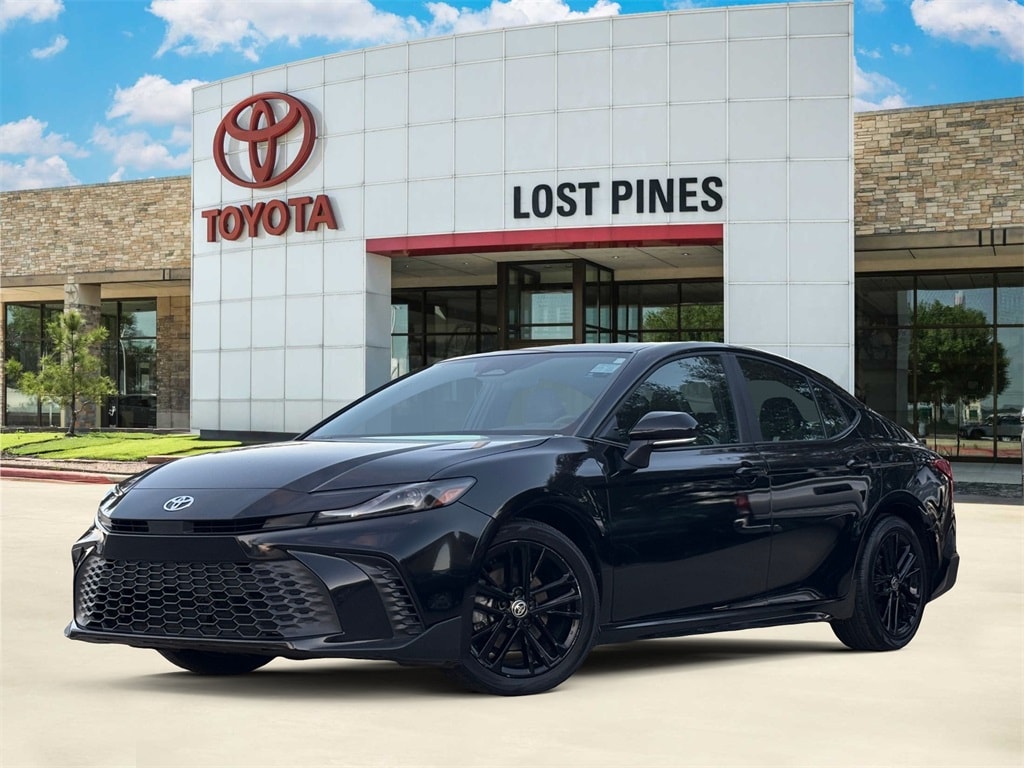 2025 Toyota Camry SE's photo