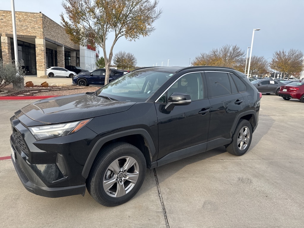 2023 Toyota RAV4 XLE's photo