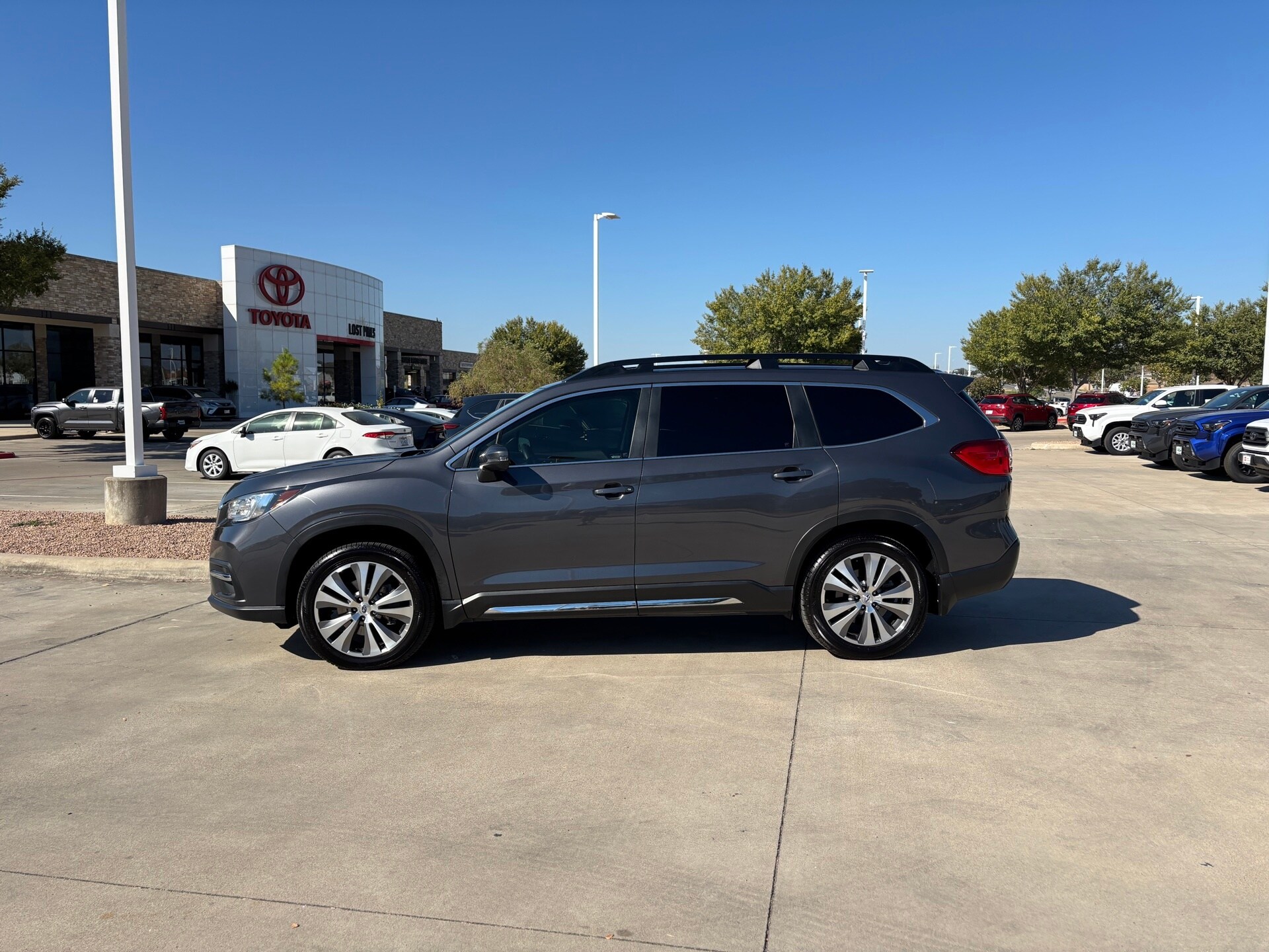 2022 Subaru Ascent Limited photo 2