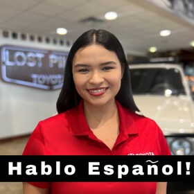 Staff member Mariana Campos from ID_51edde8fbda2