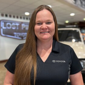 Staff member Annie Howell from ID_890ab67a4277