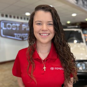 Staff member Thynthia Bonatsos from ID_890ab67a4277