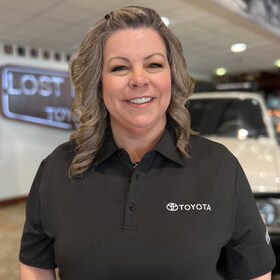 Staff member Glenda Smith from ID_b6f7f9c956ad