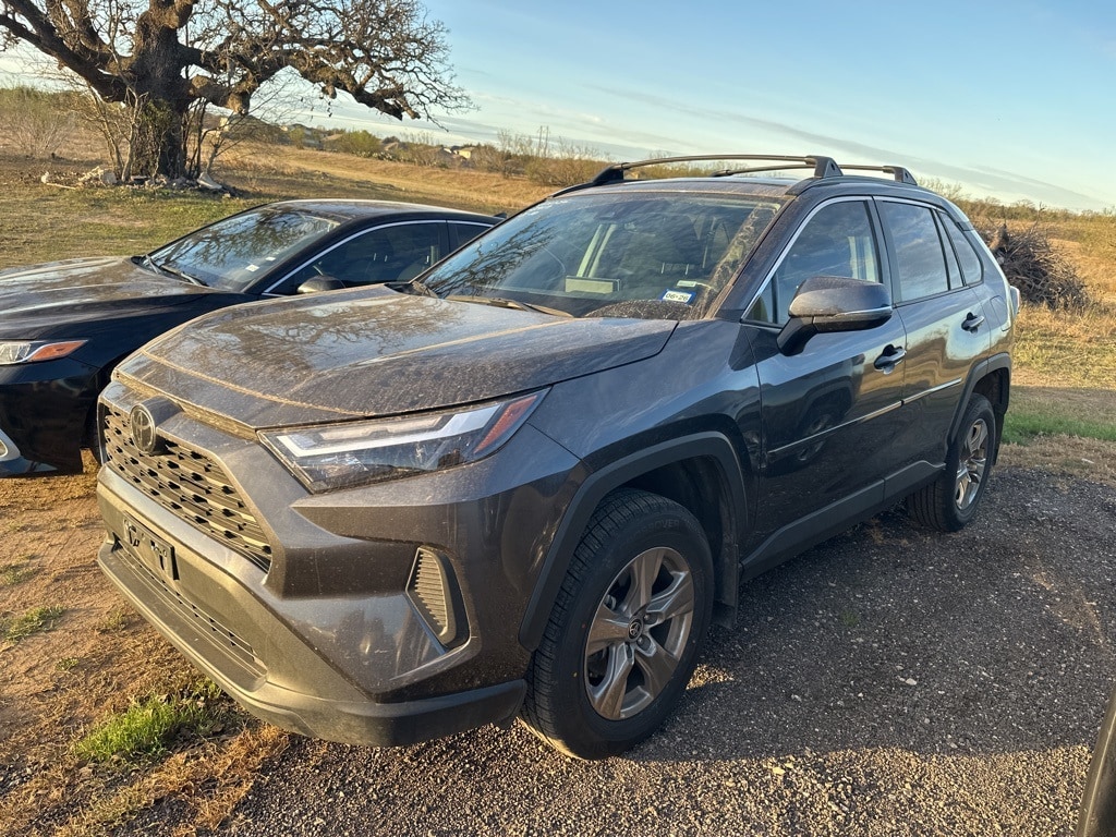 2024 Toyota RAV4 XLE's photo