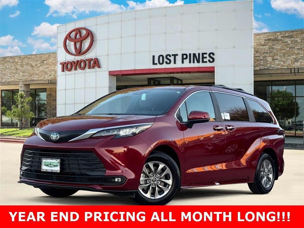 2025 Toyota Sienna XLE's photo