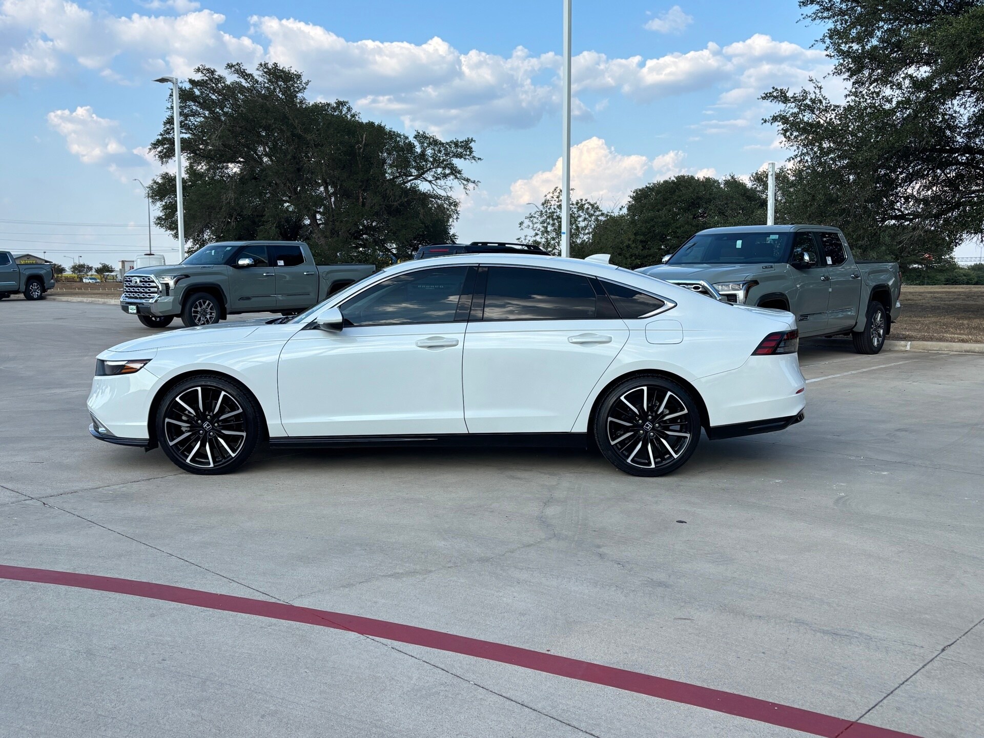 2023 Honda Accord Hybrid Touring photo 3