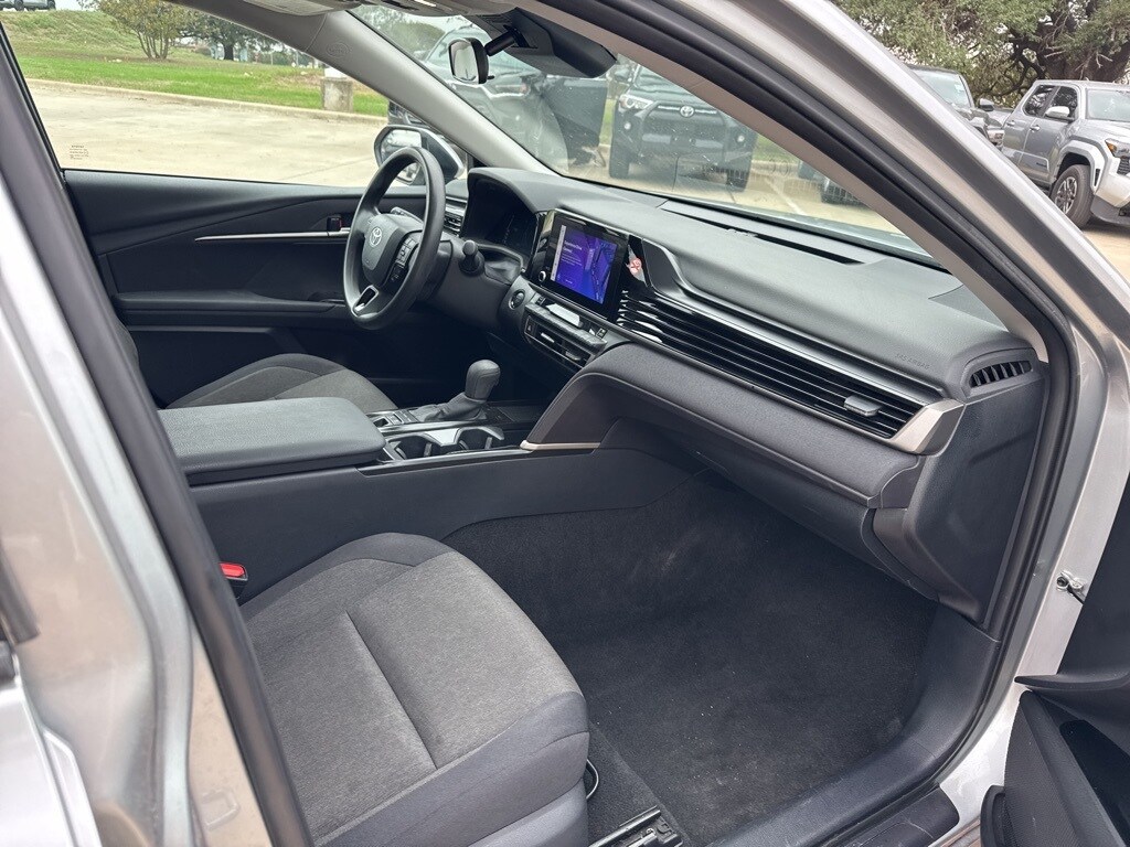2025 Toyota Camry LE photo 4