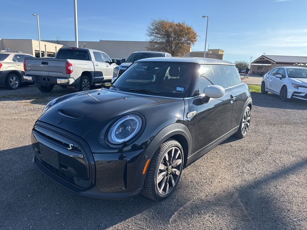 2023 MINI Hardtop 2 Door SE's photo