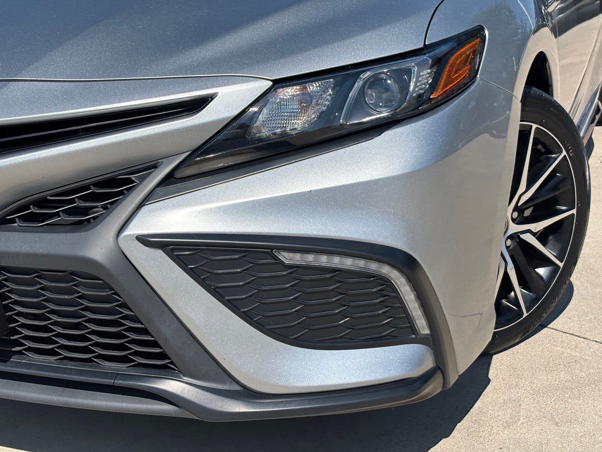 2023 Toyota Camry SE photo 3