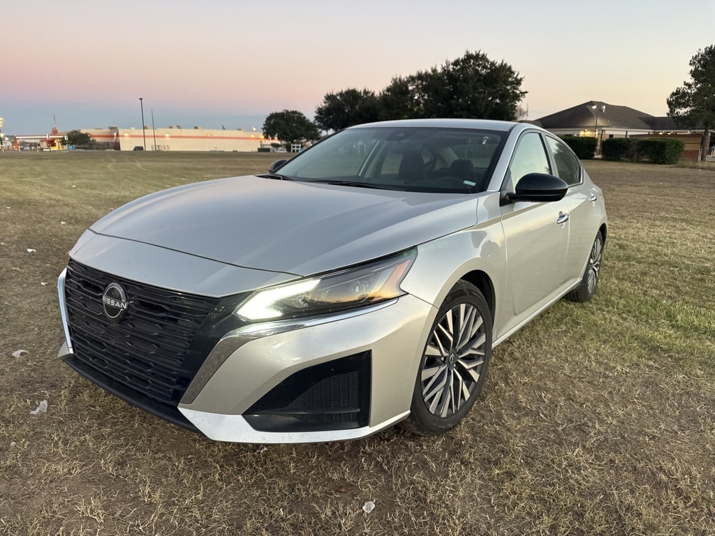 2024 Nissan Altima SV's photo