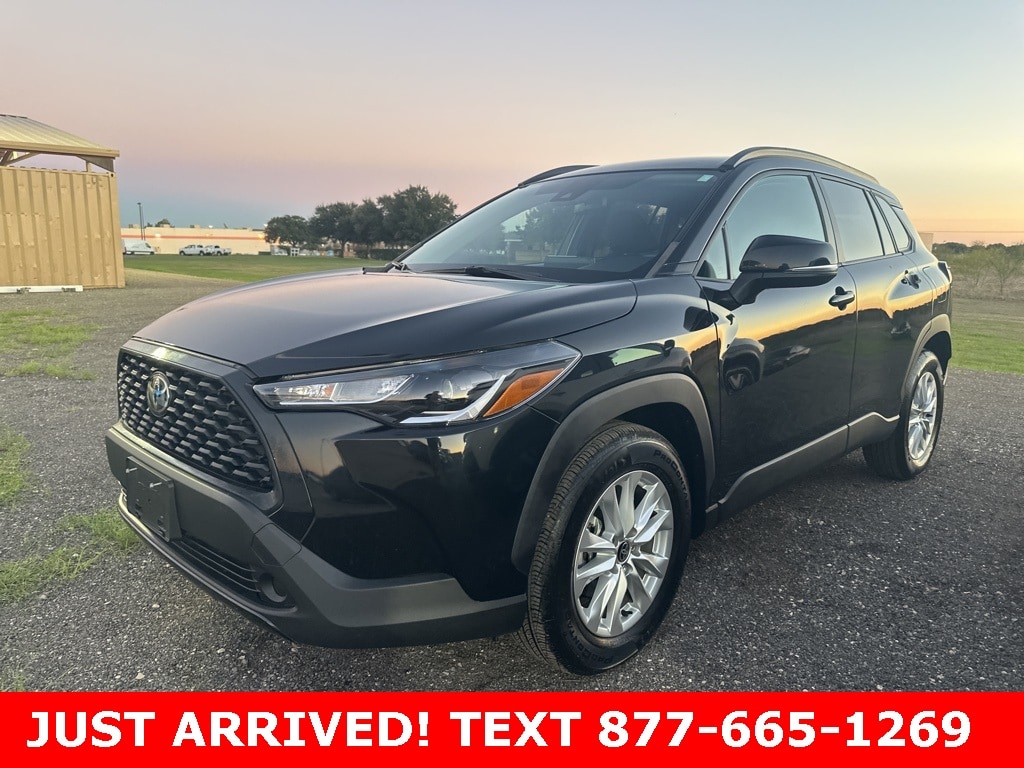 2022 Toyota Corolla Cross LE's photo