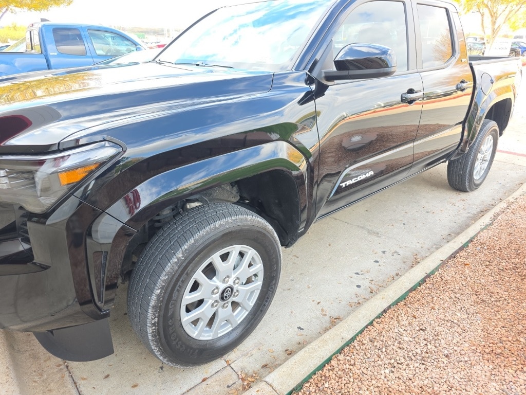 2024 Toyota Tacoma SR5's photo