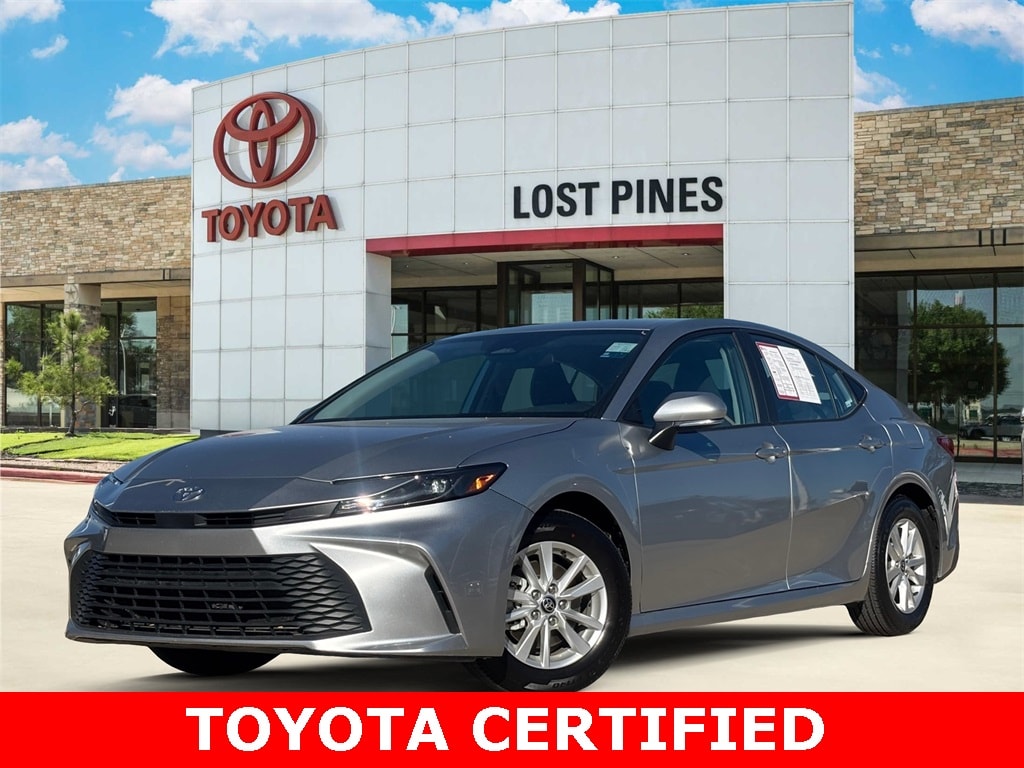 2025 Toyota Camry LE's photo