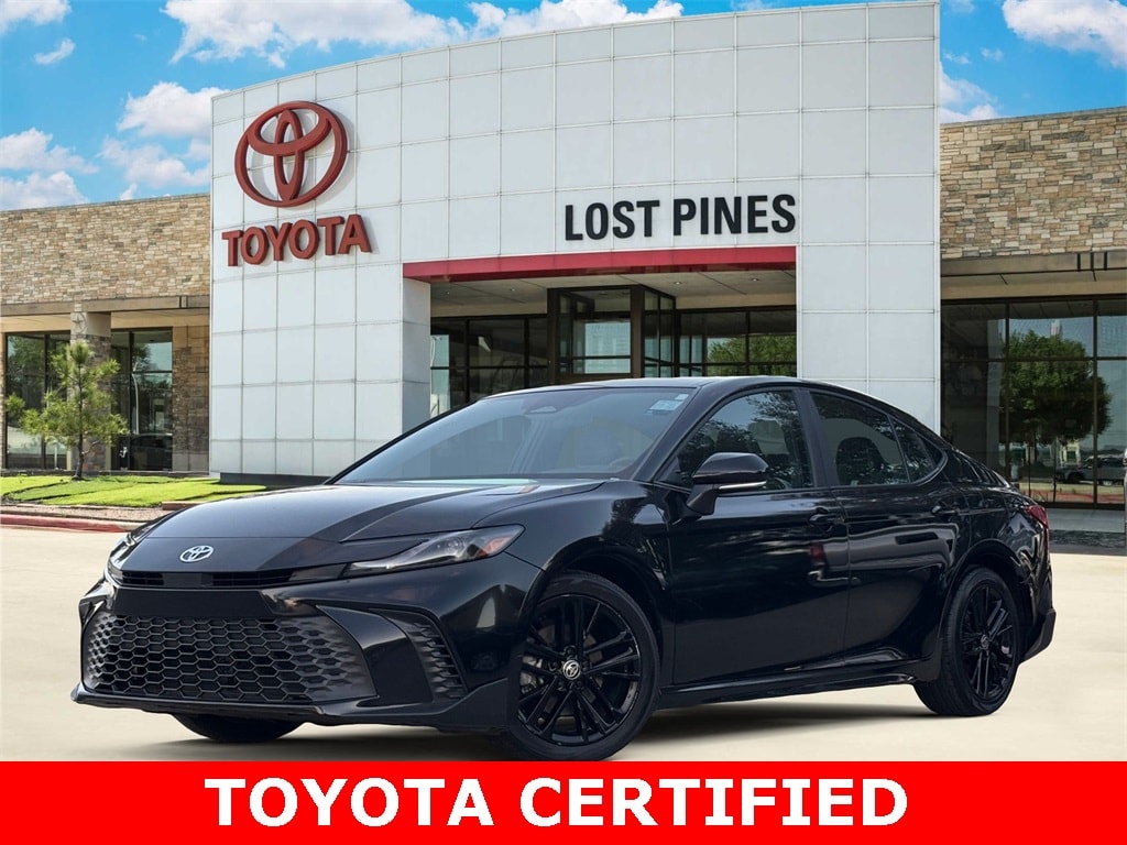 2025 Toyota Camry SE's photo