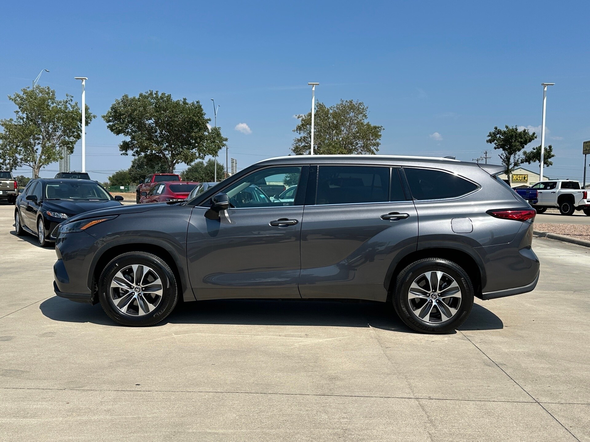 2022 Toyota Highlander XLE photo 4