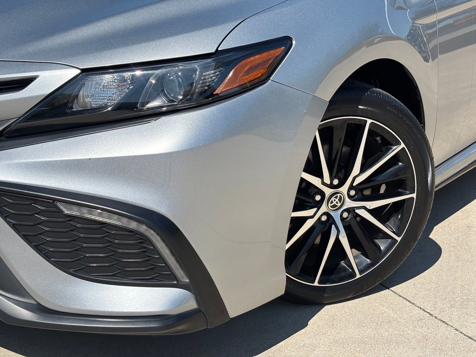 2023 Toyota Camry SE photo 2