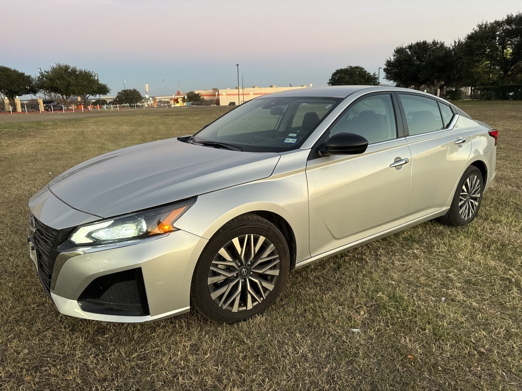 2024 Nissan Altima SV's photo