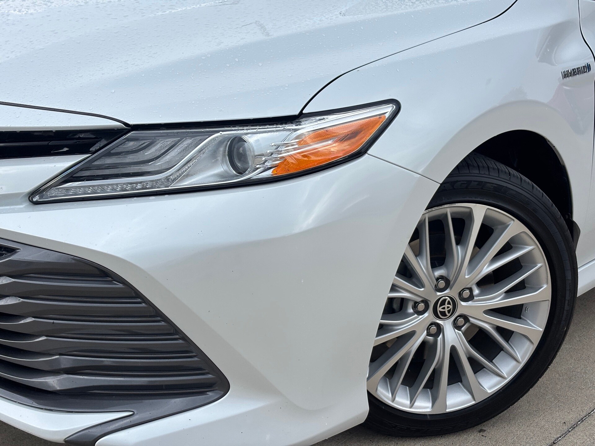 2020 Toyota Camry XLE photo 2