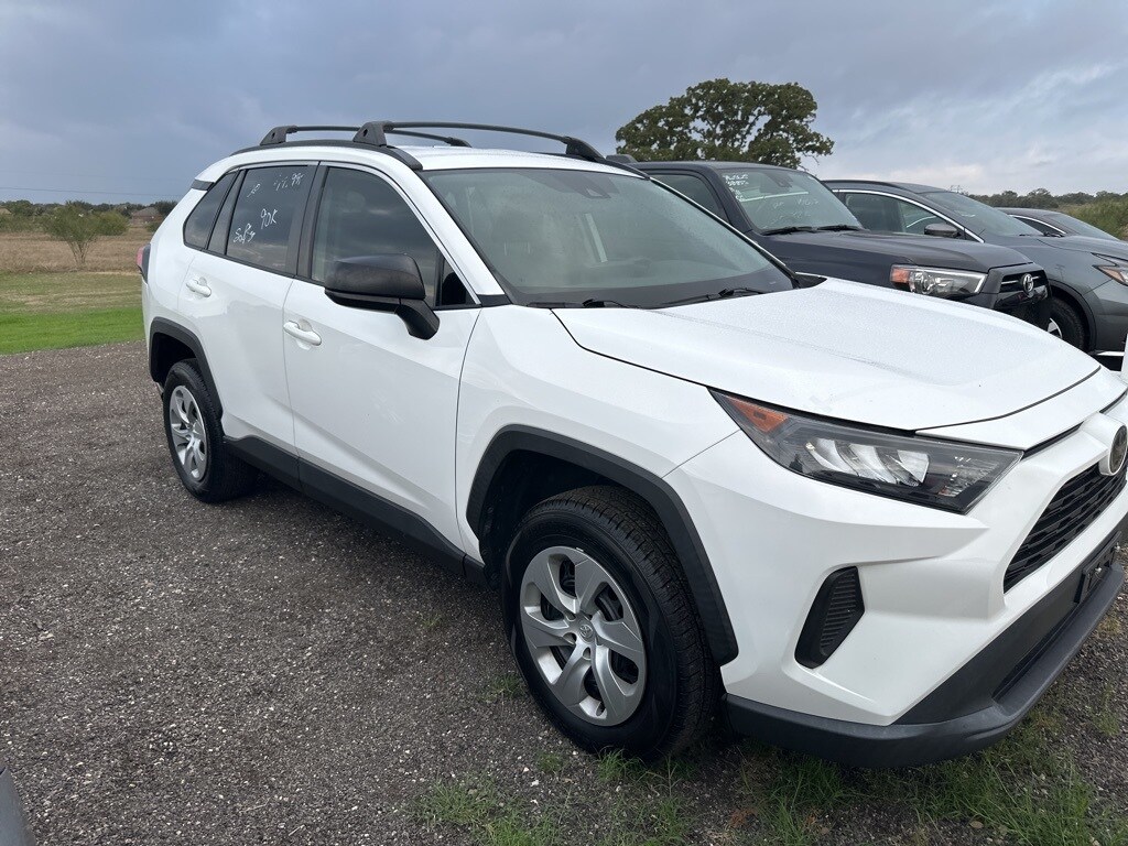 2020 Toyota RAV4 LE photo 3