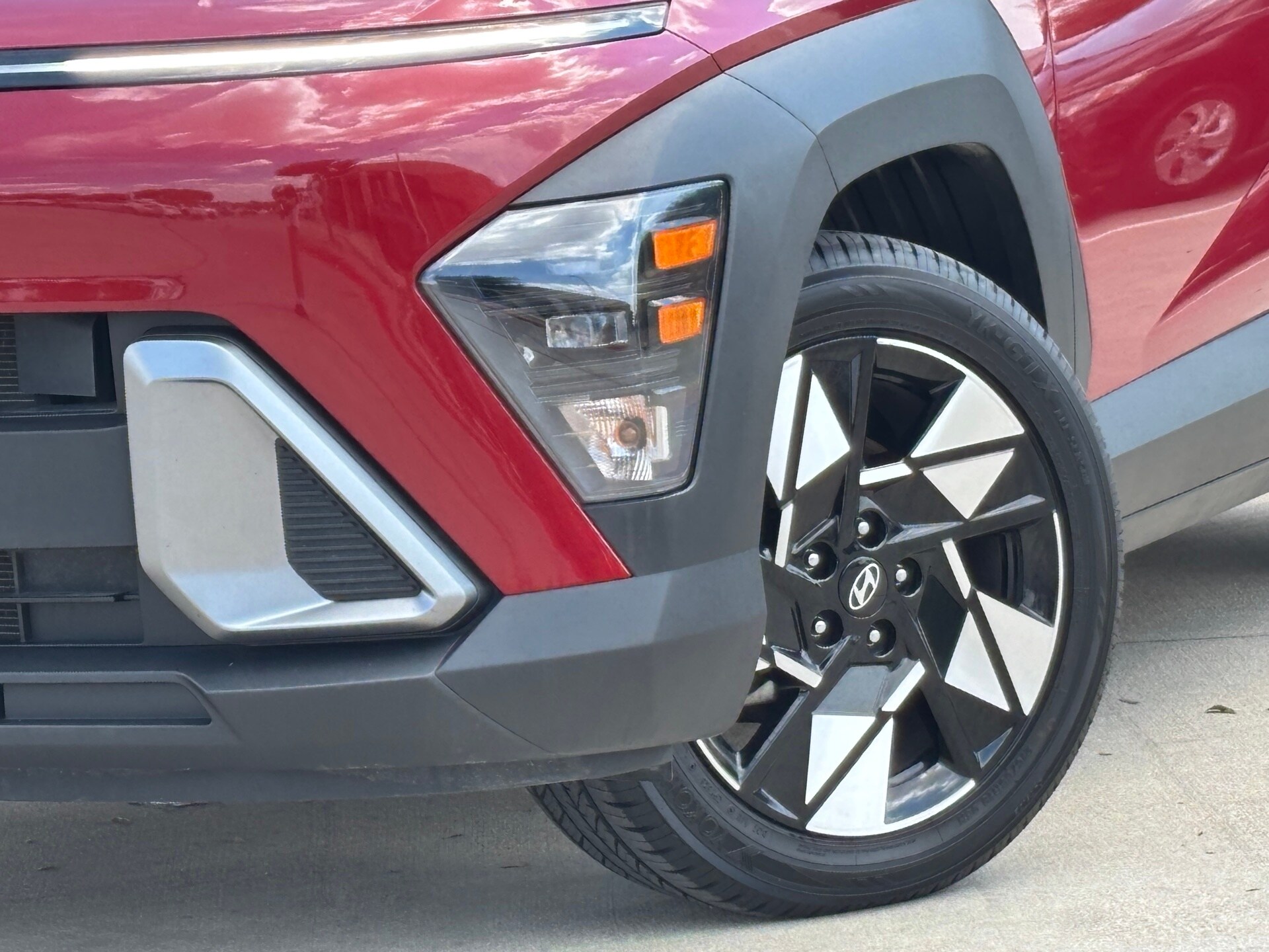 2024 Hyundai Kona SEL photo 2
