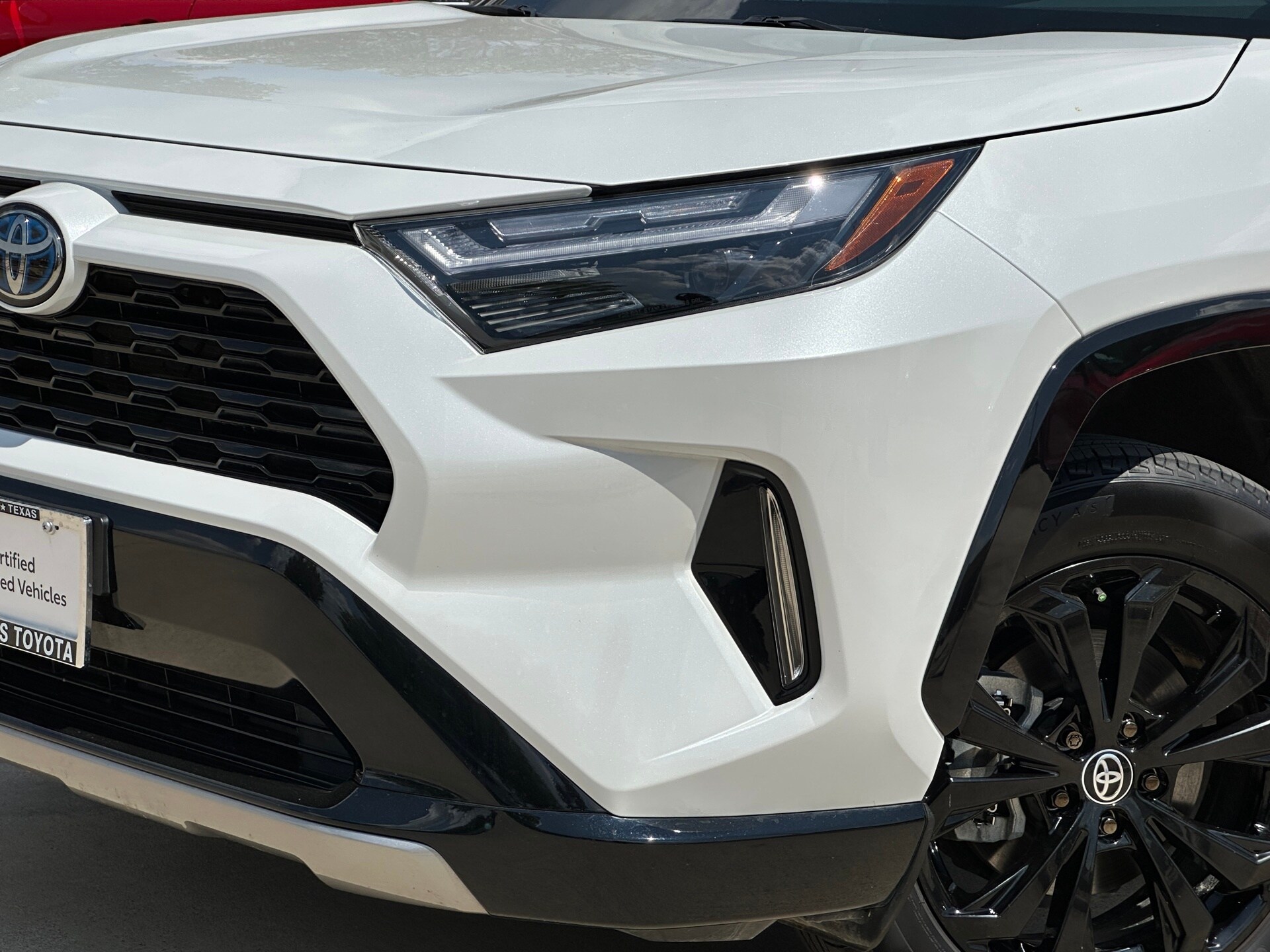 2024 Toyota RAV4 Hybrid XSE photo 2