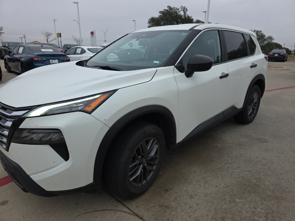 2024 Nissan Rogue S's photo