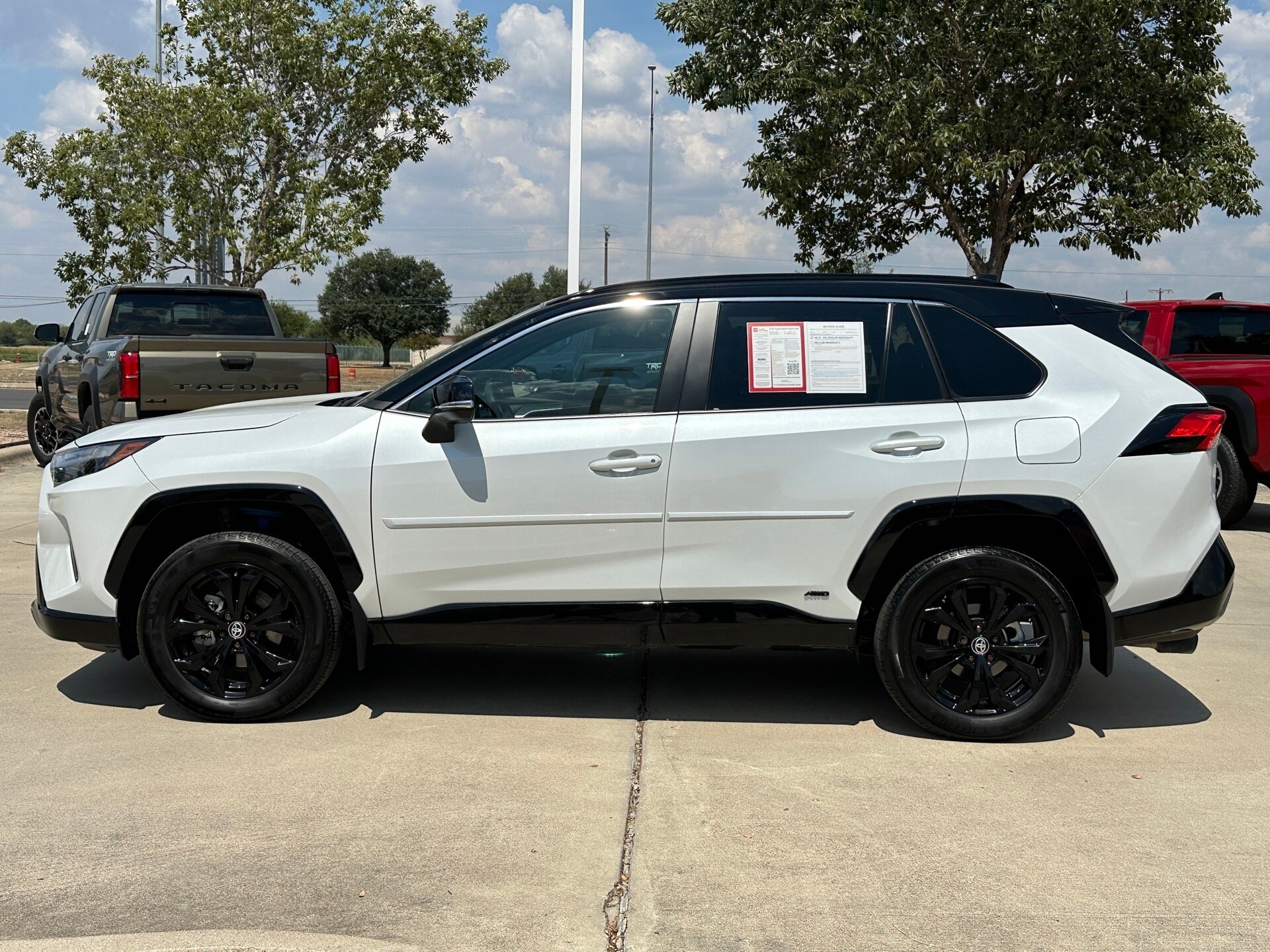 2024 Toyota RAV4 Hybrid XSE photo 3