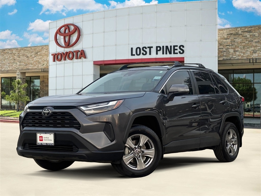 2024 Toyota RAV4 XLE's photo