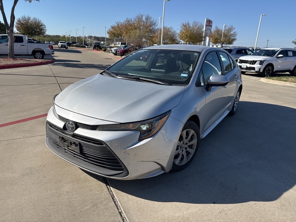 2024 Toyota Corolla LE's photo