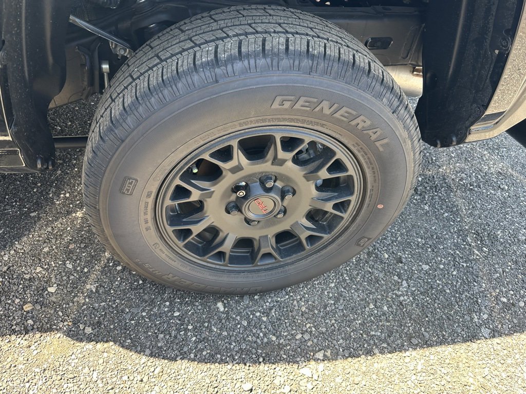 2025 Toyota Tacoma SR5 photo 3