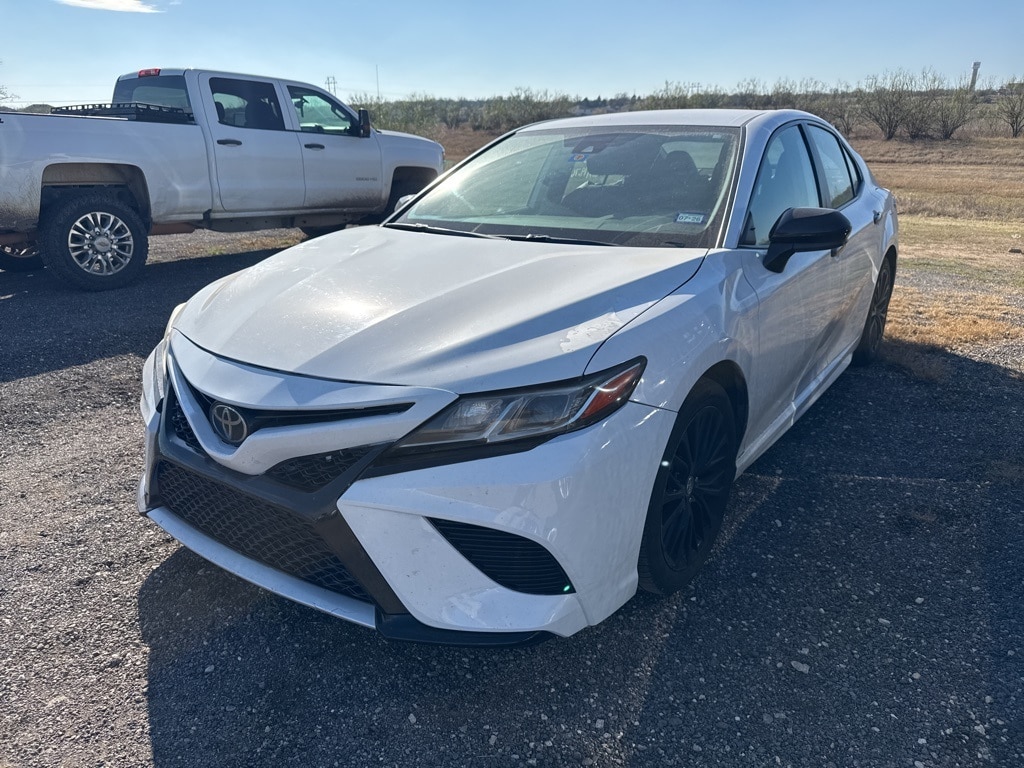 2020 Toyota Camry SE Nightshade's photo