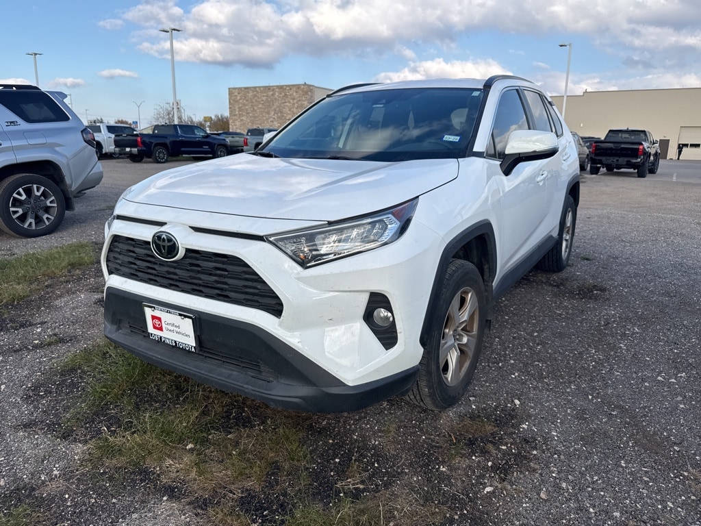 2021 Toyota RAV4 XLE's photo