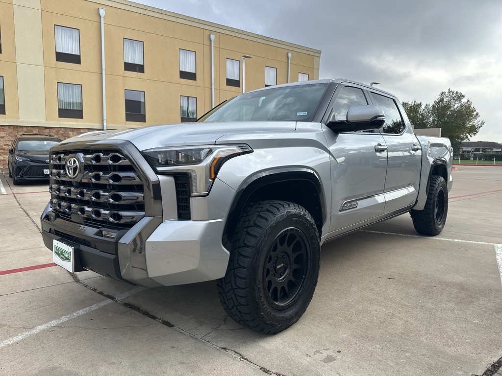 2025 Toyota Tundra Platinum's photo