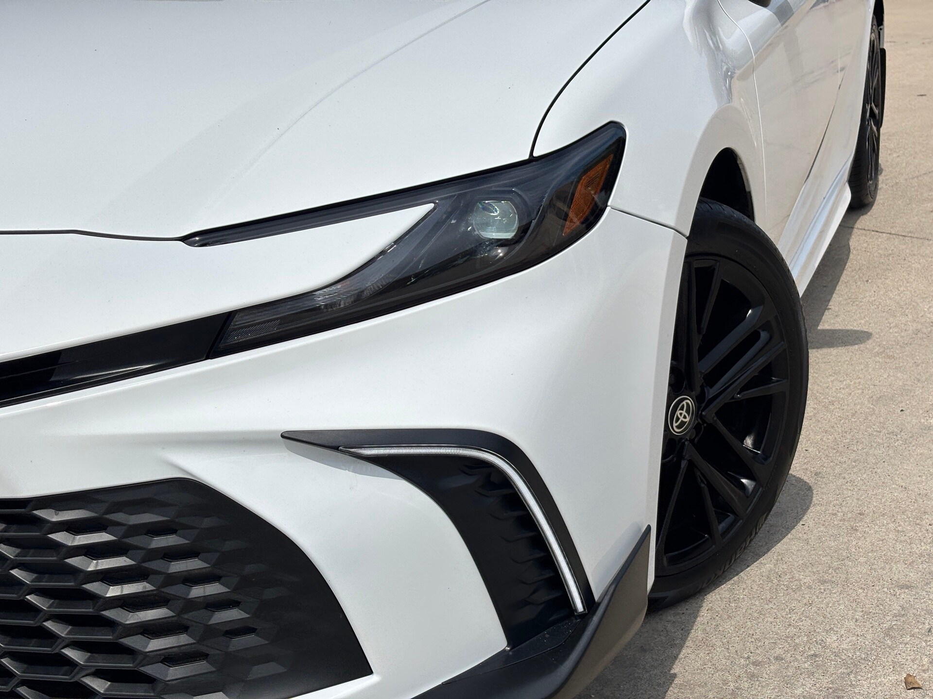 2025 Toyota Camry SE photo 3