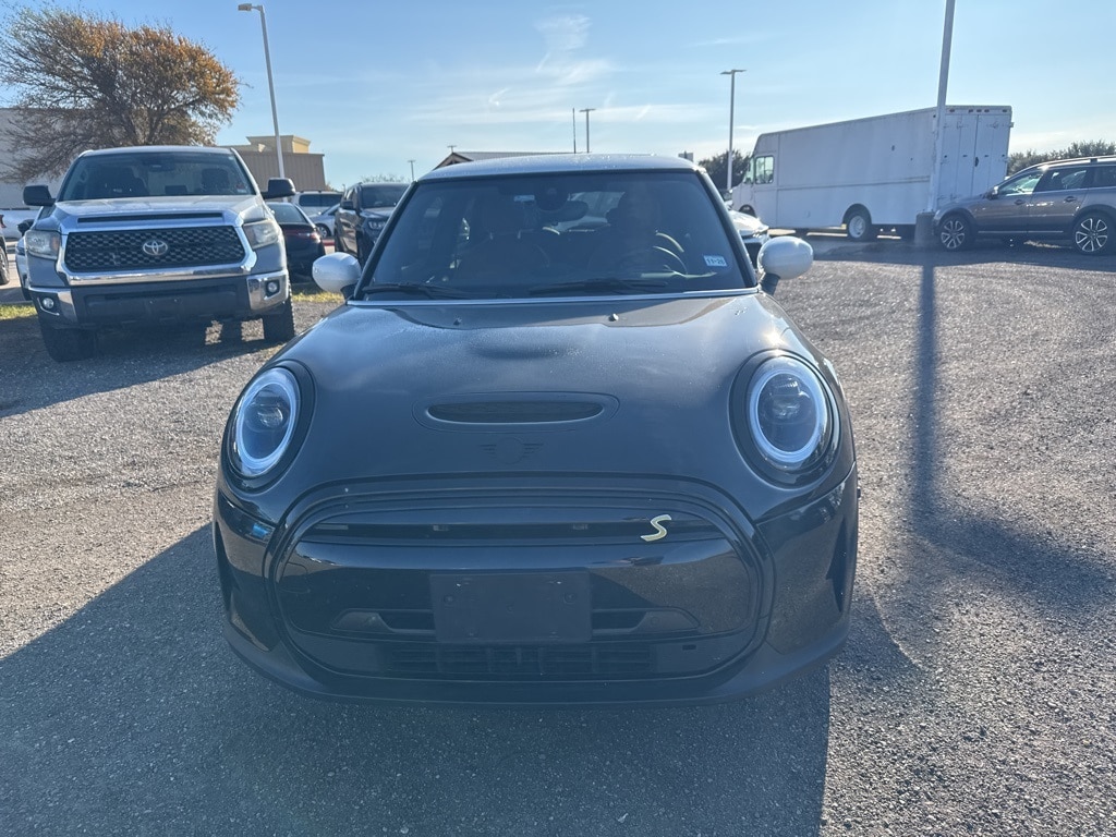 Used 2023 MINI Hardtop 2 Door SE with VIN WMW13DJ02P2T63848 for sale in Bastrop, TX