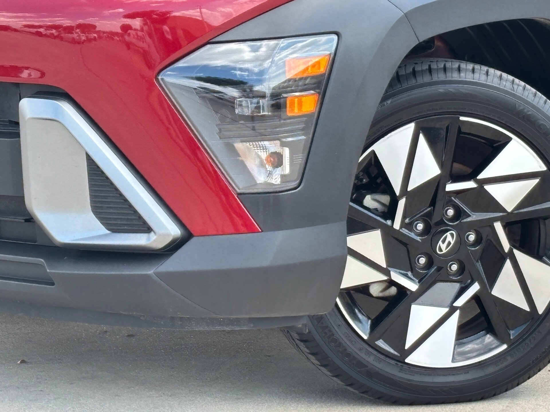 2024 Hyundai Kona SEL photo 3
