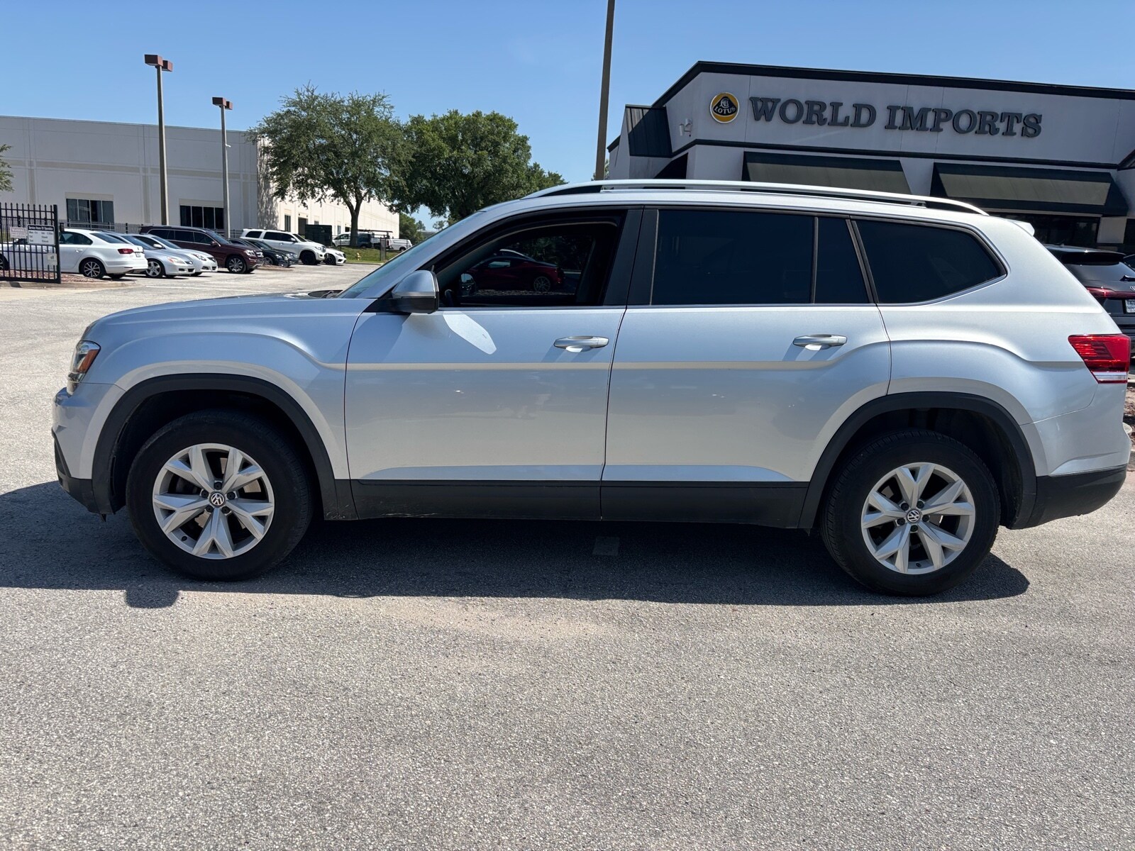 2019 Volkswagen Atlas V6 SE photo 2