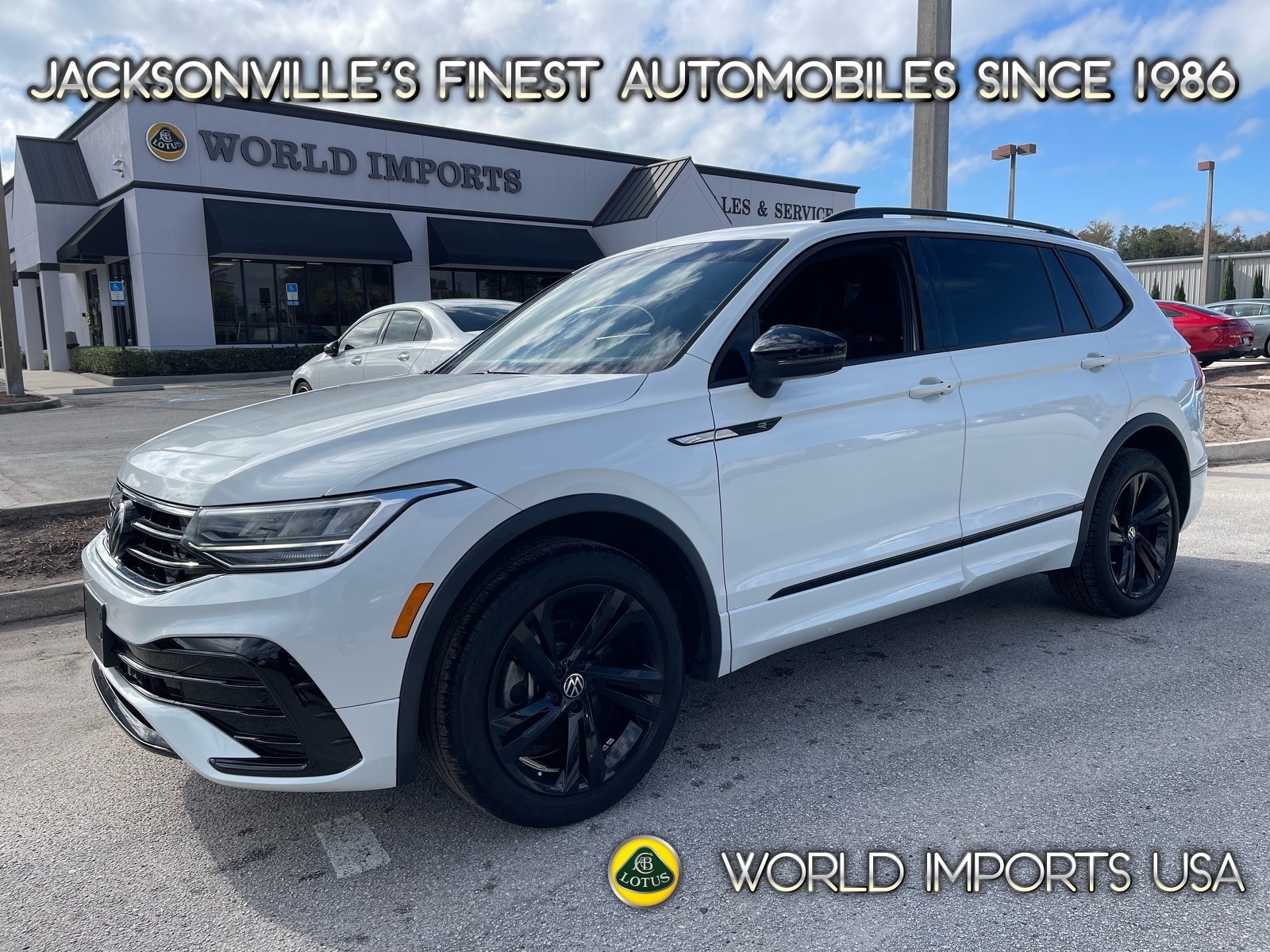 2023 Volkswagen Tiguan SE R-LINE BLACK's photo