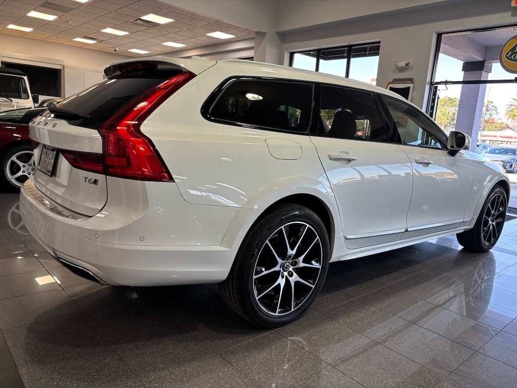 Certified 2018 Volvo V90 Cross Country - NEW $70,775.00 Wagon