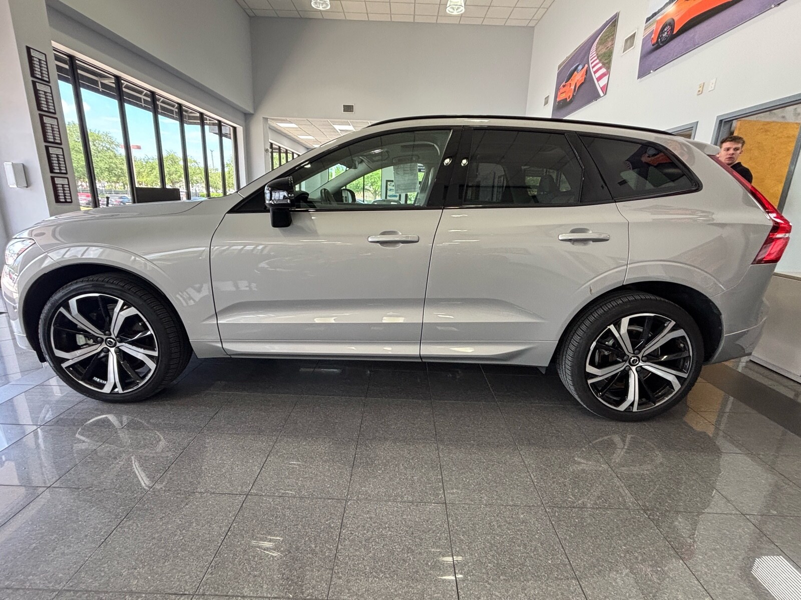 2023 Volvo XC60 Ultimate photo 2