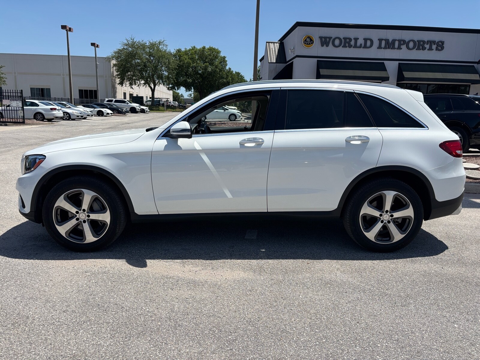 2016 Mercedes Benz GLC 300 photo 2