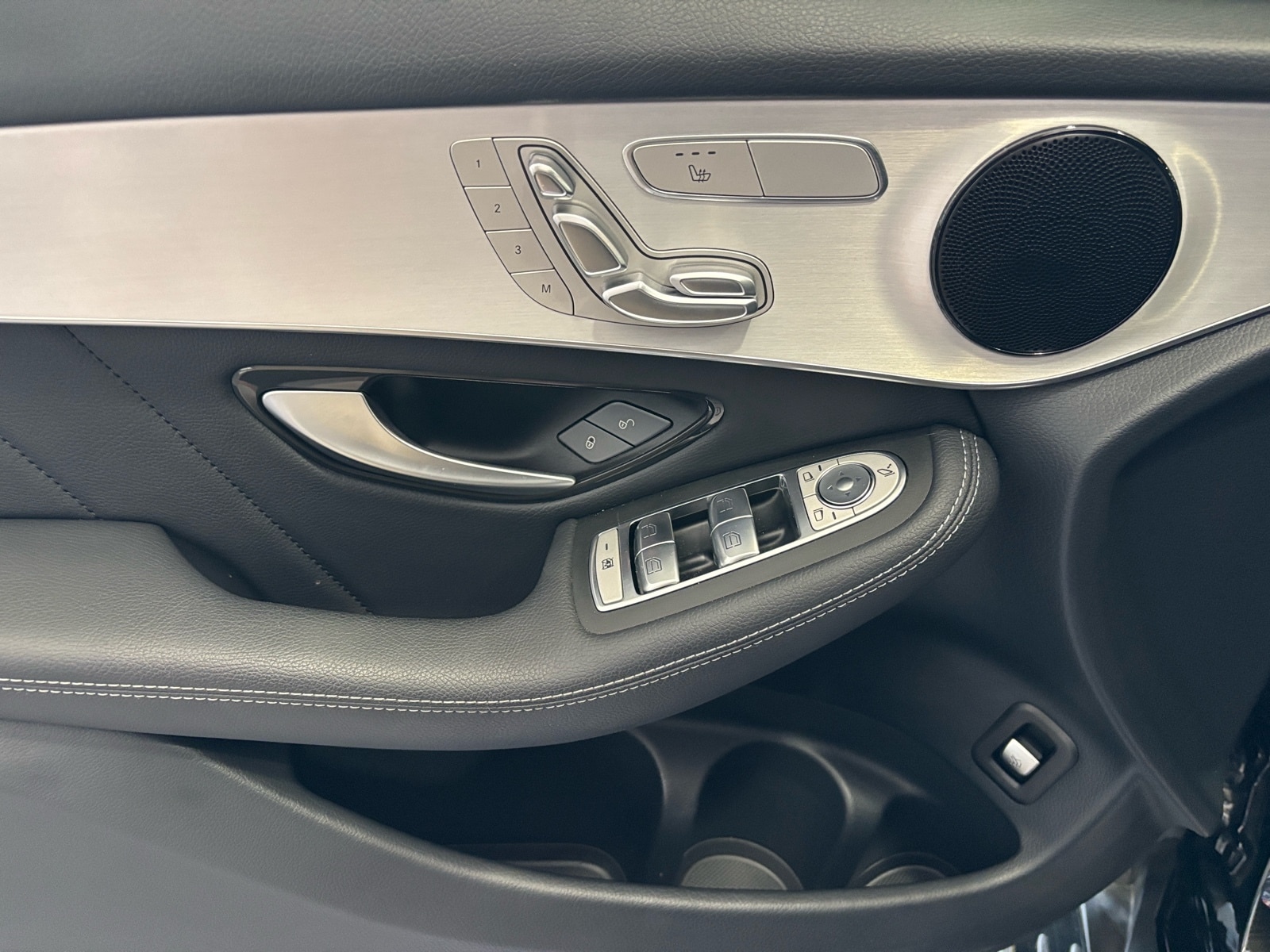 2022 Mercedes-Benz GLC GLC300 - Photo 31