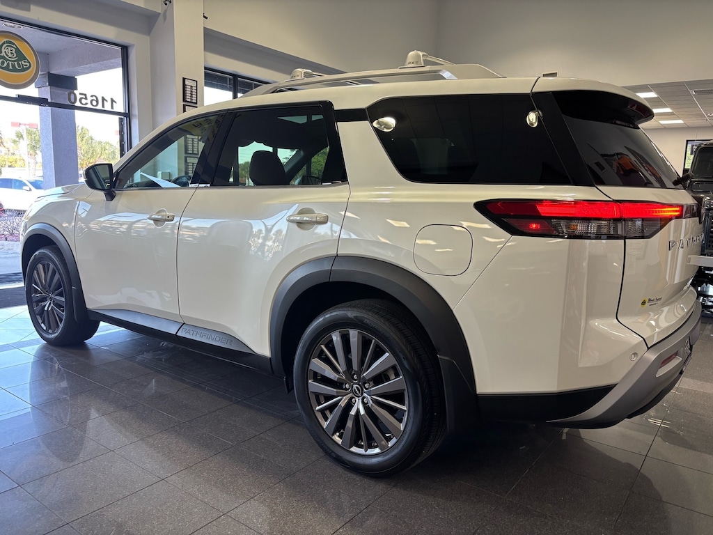 Certified 2024 Nissan Pathfinder SL SUV