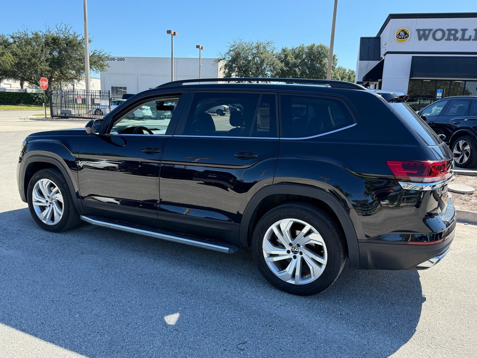 2023 Volkswagen Atlas V6 SE Technology photo 3