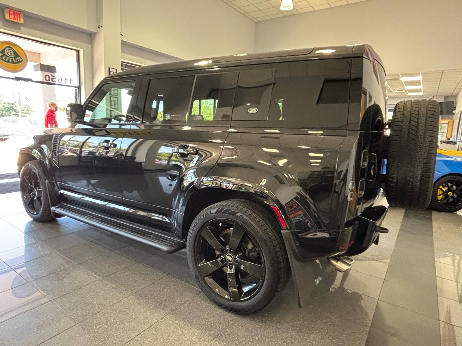 2024 Land Rover Defender V8 photo 3