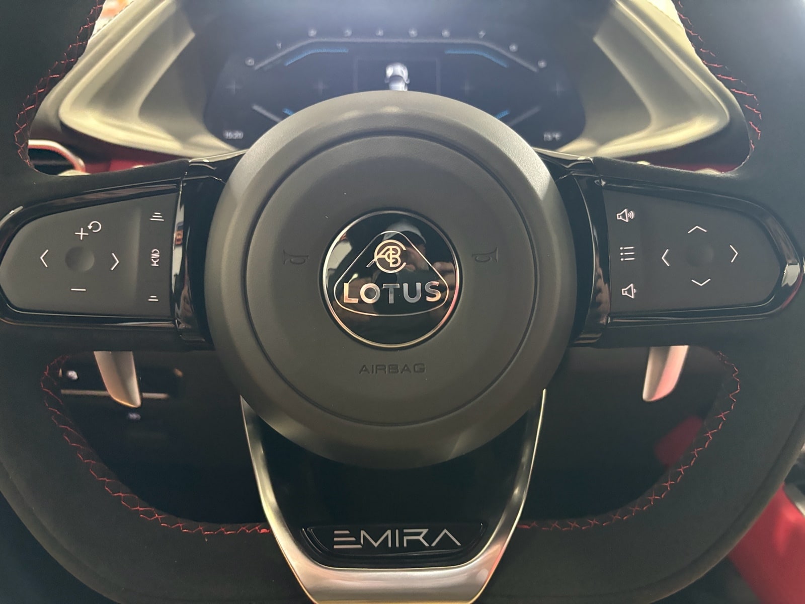 2024 Lotus Emira First Edition - Photo 47