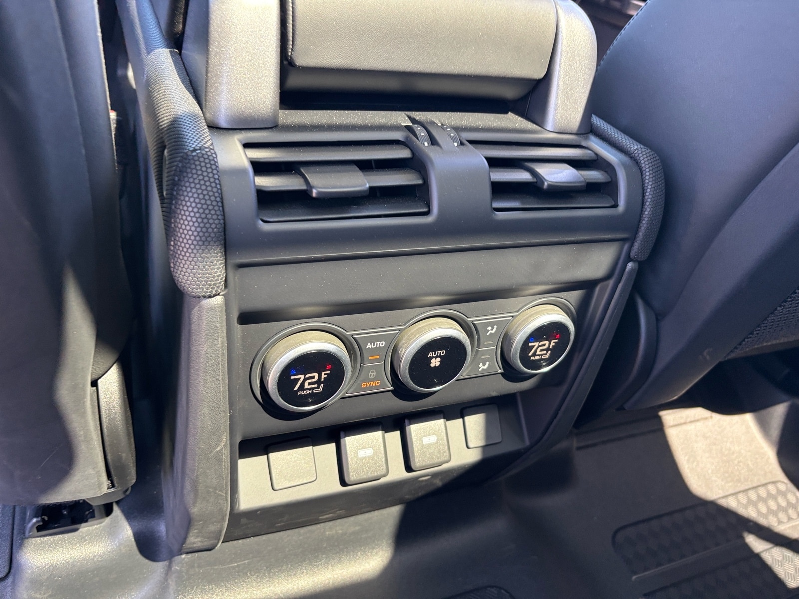 2024 Land Rover Defender V8 - Photo 12