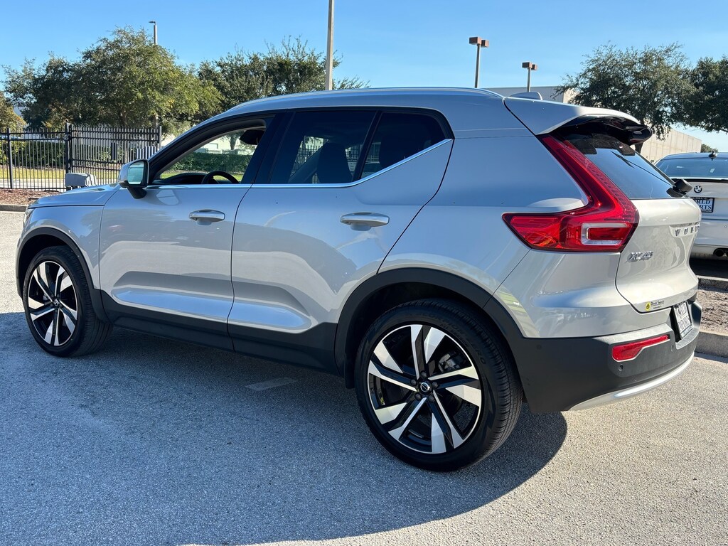 Certified 2025 Volvo XC40 B5 Plus Bright Theme SUV