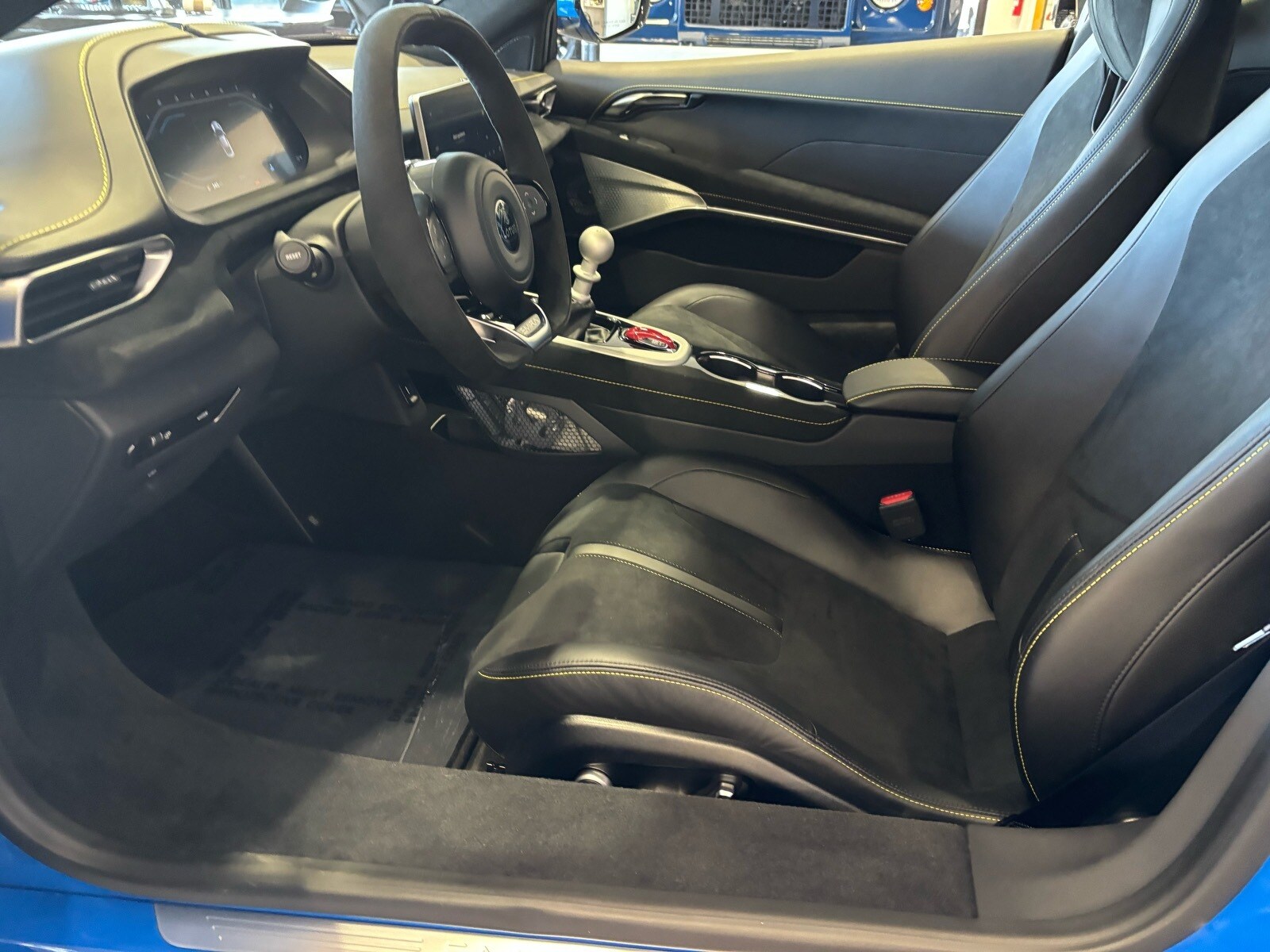 2025 Lotus Emira Base photo 4