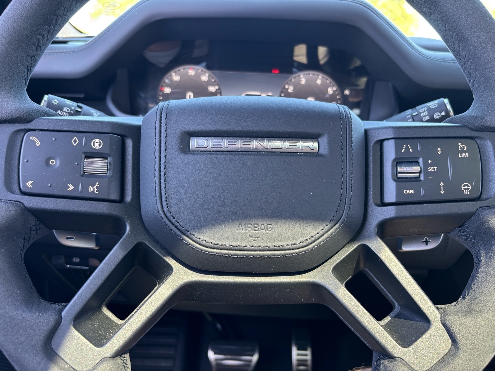 2024 Land Rover Defender V8 - Photo 38